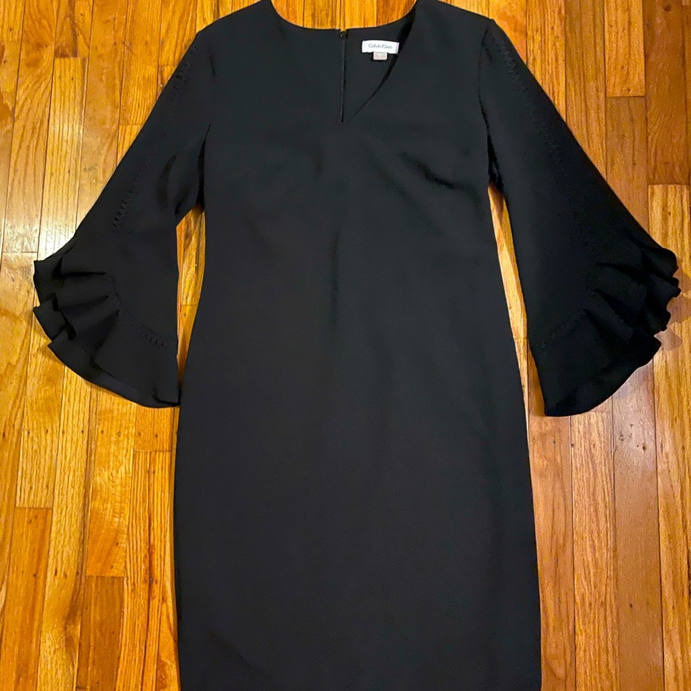 Calvin Klein V-NECK LACE RUFFLE SLEEVE SHEATH DRESS - Picture 2 of 2